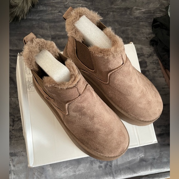 MOVING SALE 2 pair Low Platform Booties Black & Brown - Picture 4 of 4